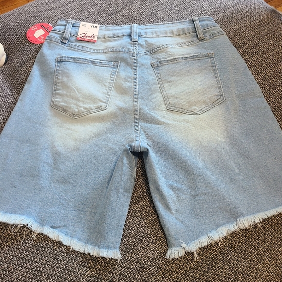 Fashion Nova shorts - Picture 2 of 3